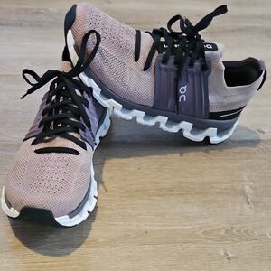 On Running Cloud Swift Sneaker Size 9.5